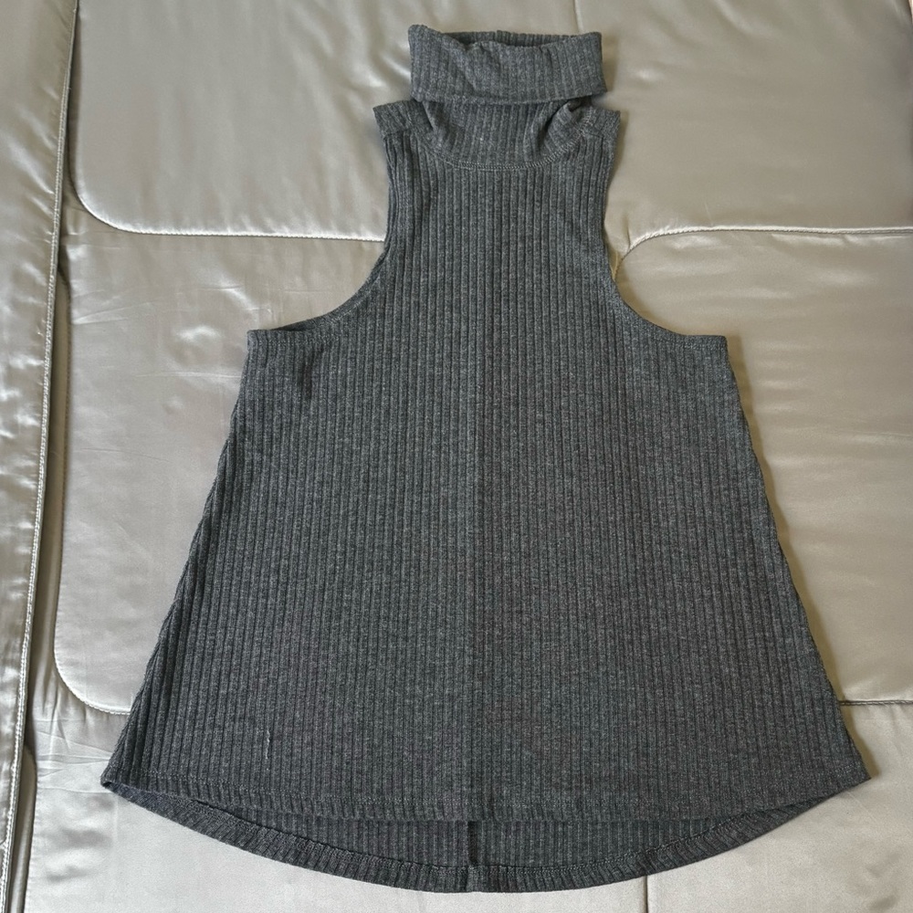 Sleeveless Turtleneck Top